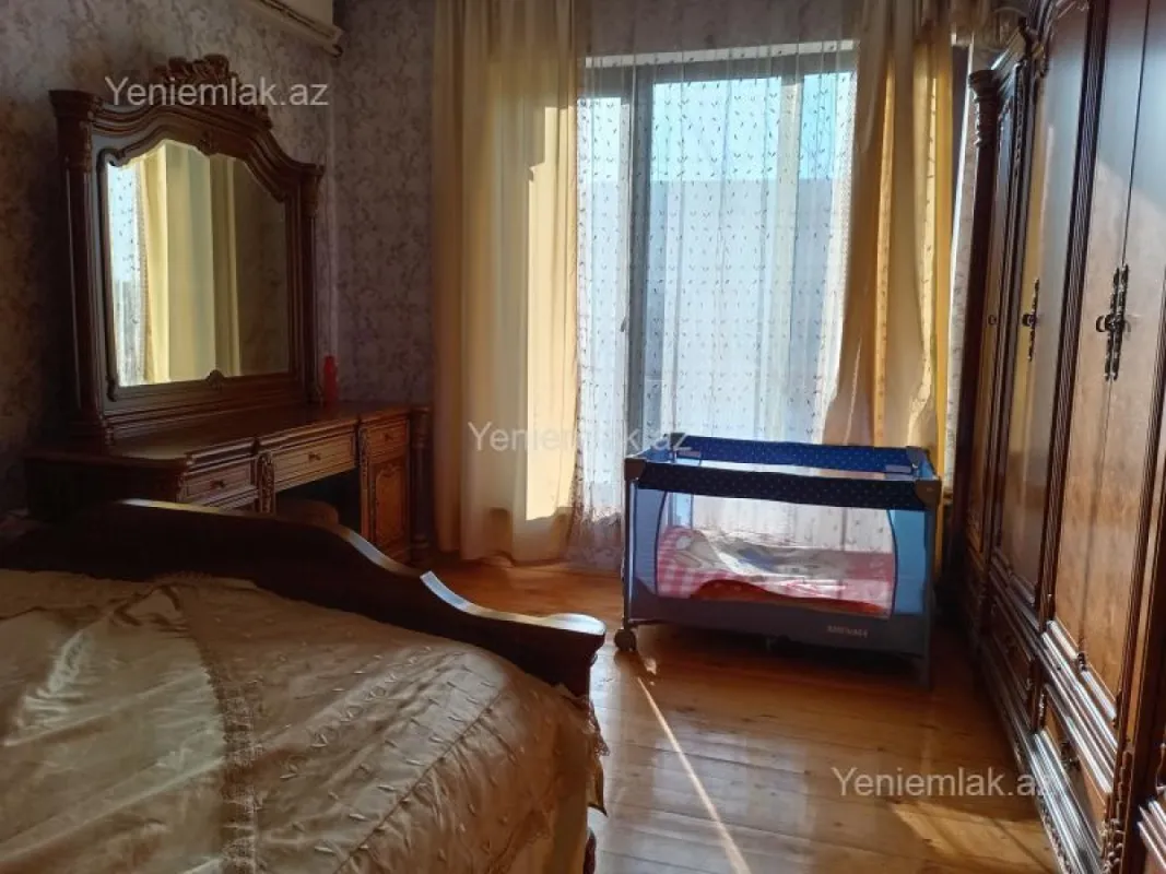 Satılır 5 otaqlı həyət evi 285 m²