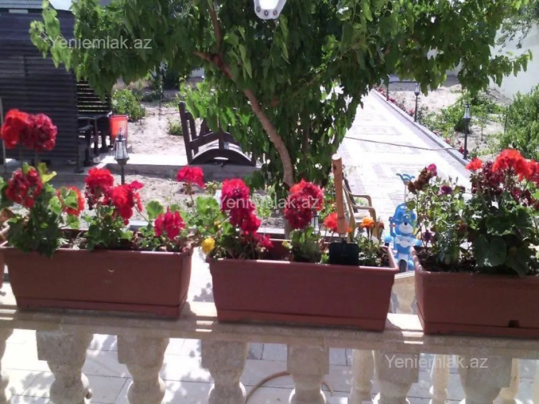 Satılır 5 otaqlı həyət evi 285 m²