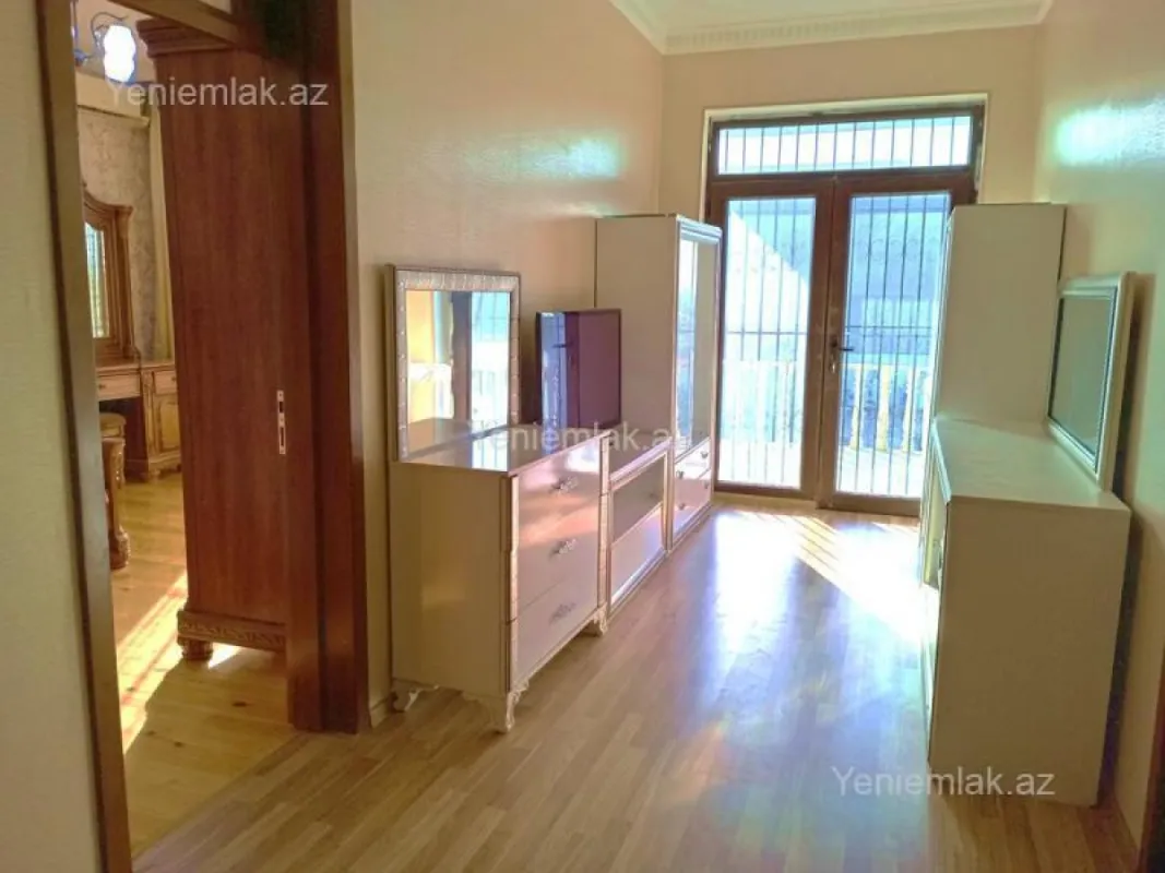 Satılır 5 otaqlı həyət evi 285 m²