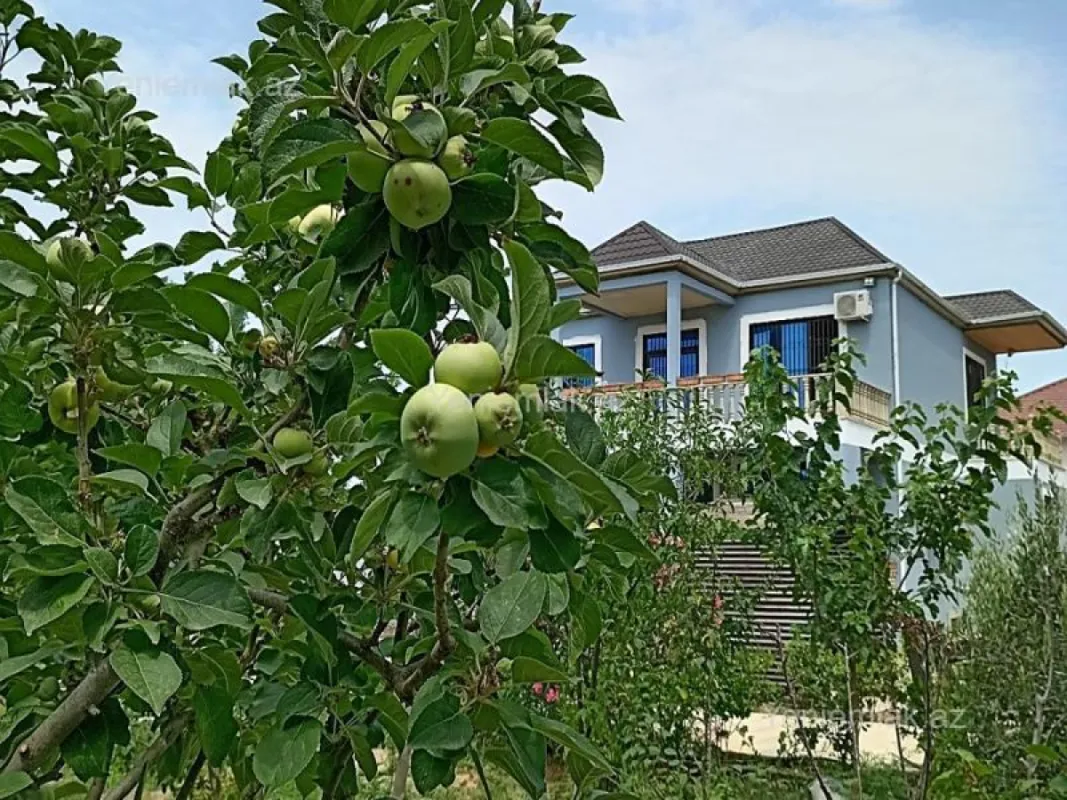 Satılır 5 otaqlı həyət evi 285 m²