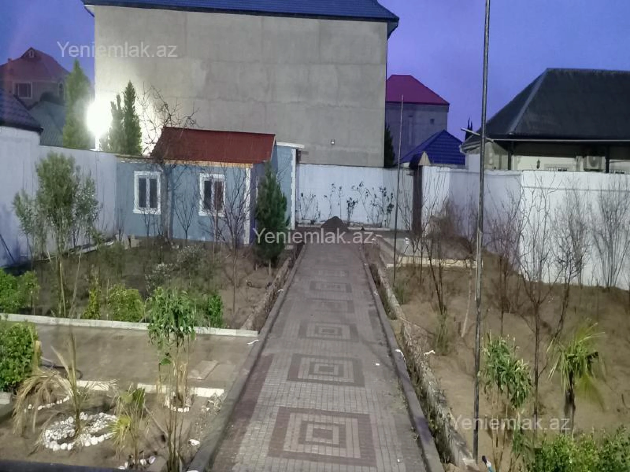 Satılır 5 otaqlı həyət evi 285 m²