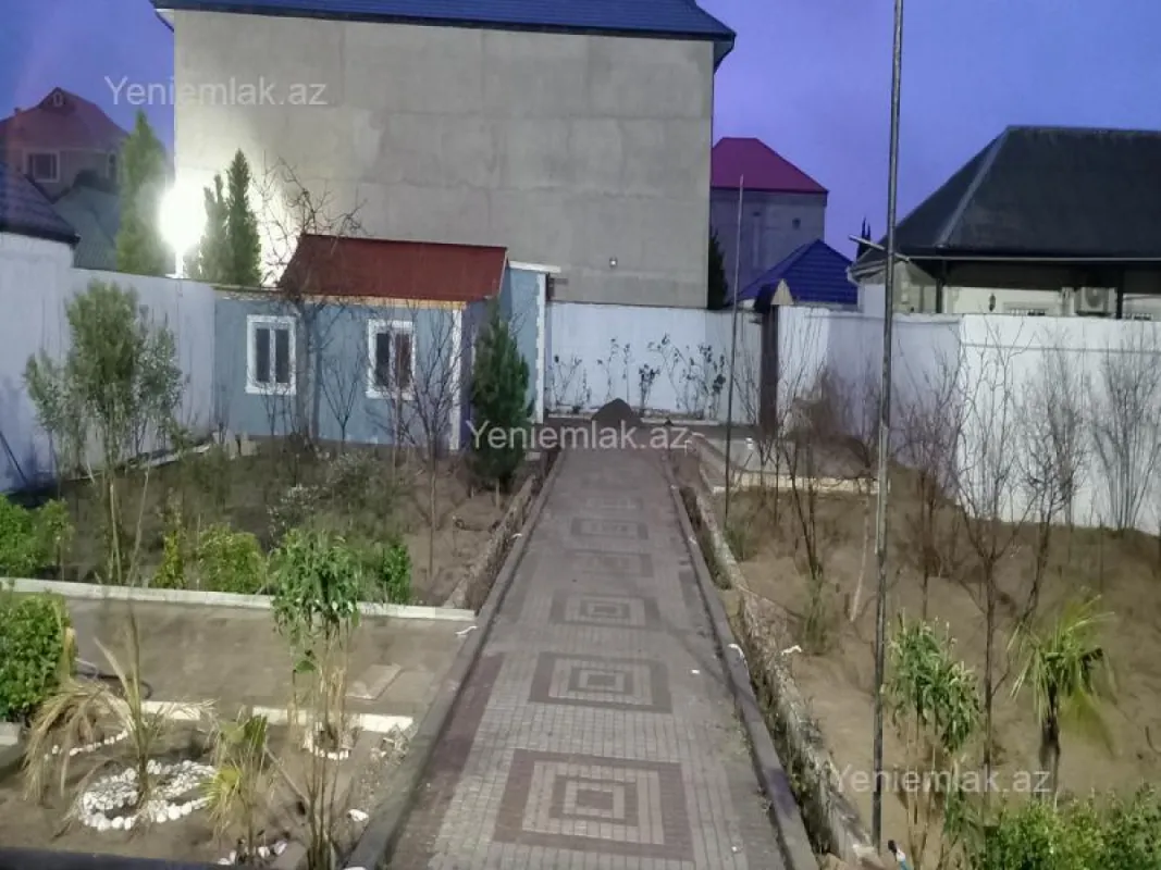 Satılır 5 otaqlı həyət evi 285 m²