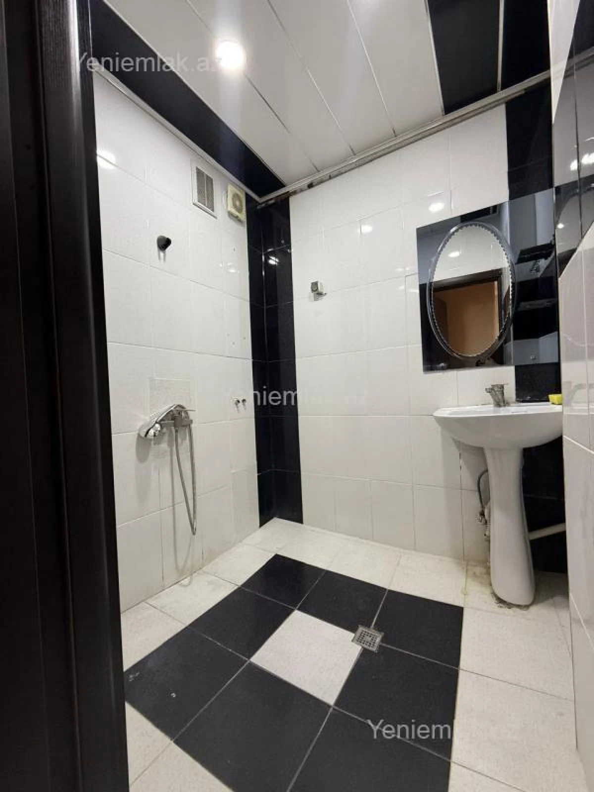 Satılır 3 otaqlı köhnə tikili 80 m²
