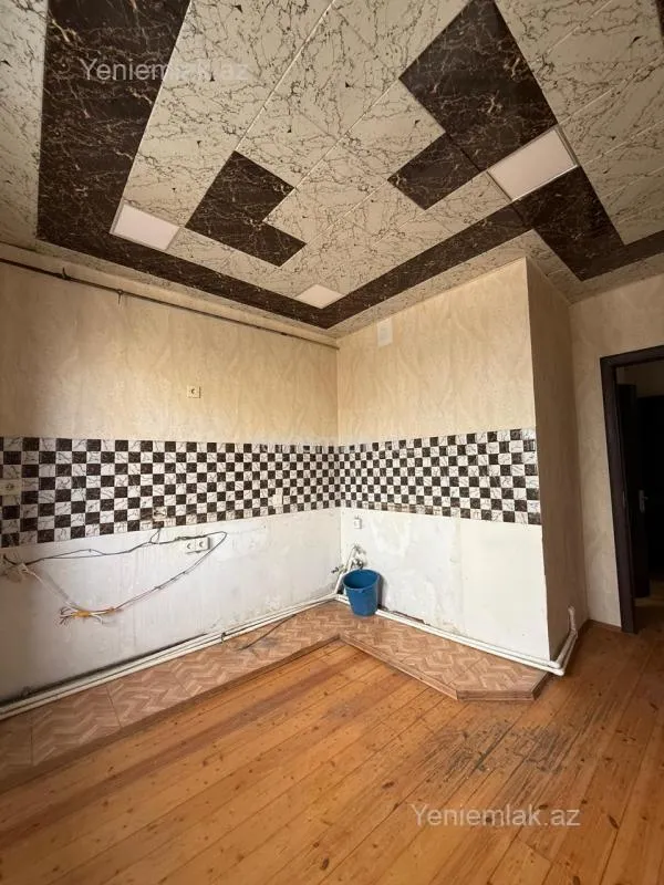 Satılır 3 otaqlı köhnə tikili 80 m²