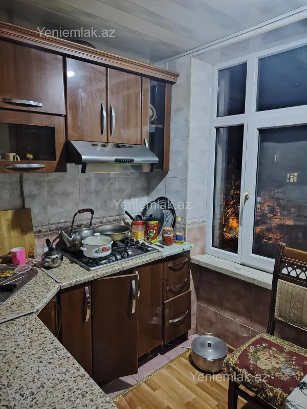 Satılır 3 otaqlı köhnə tikili 75 m²