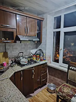 Satılır 3 otaqlı köhnə tikili 75 m²