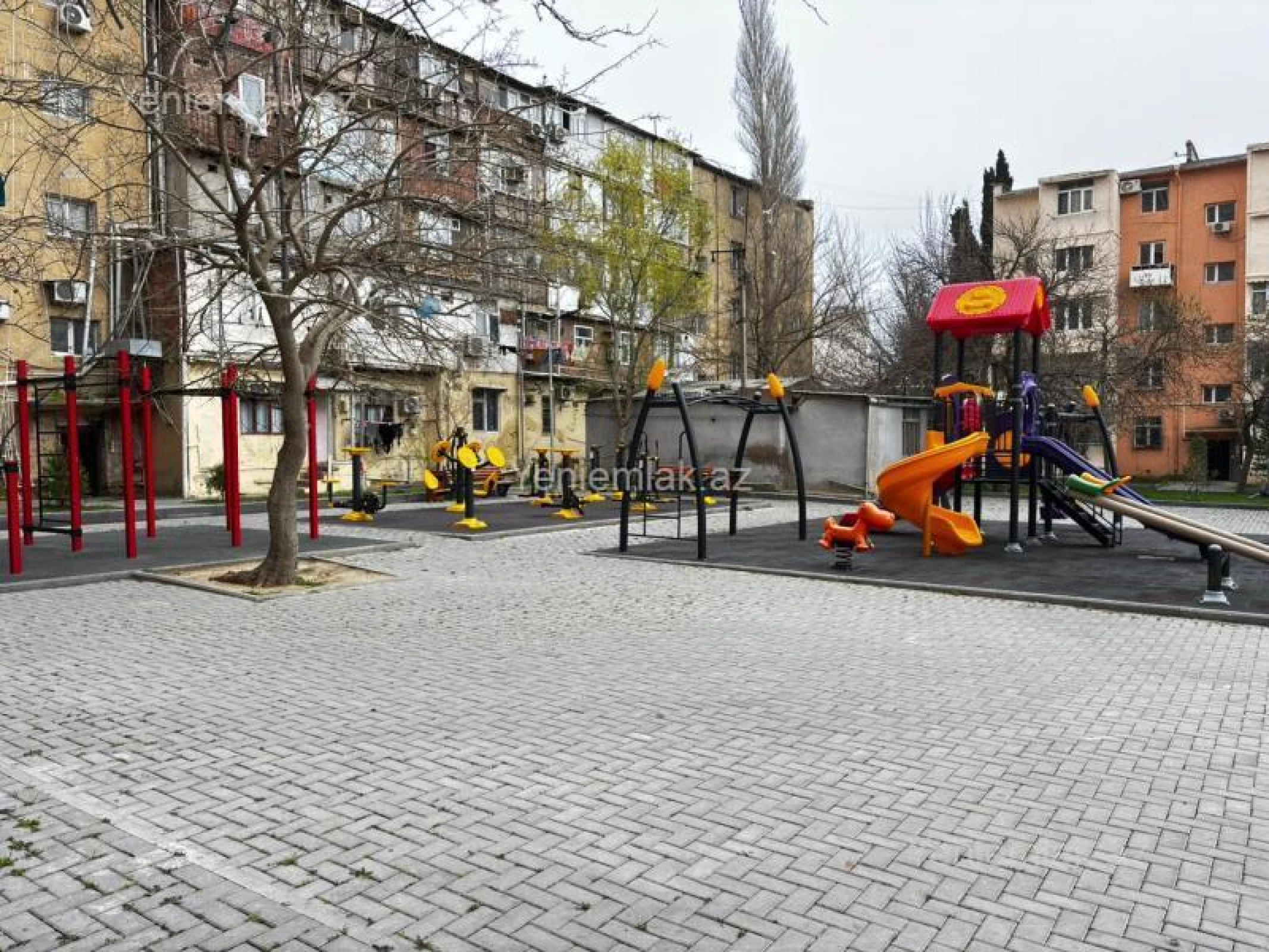 Satılır 2 otaqlı köhnə tikili 38 m²