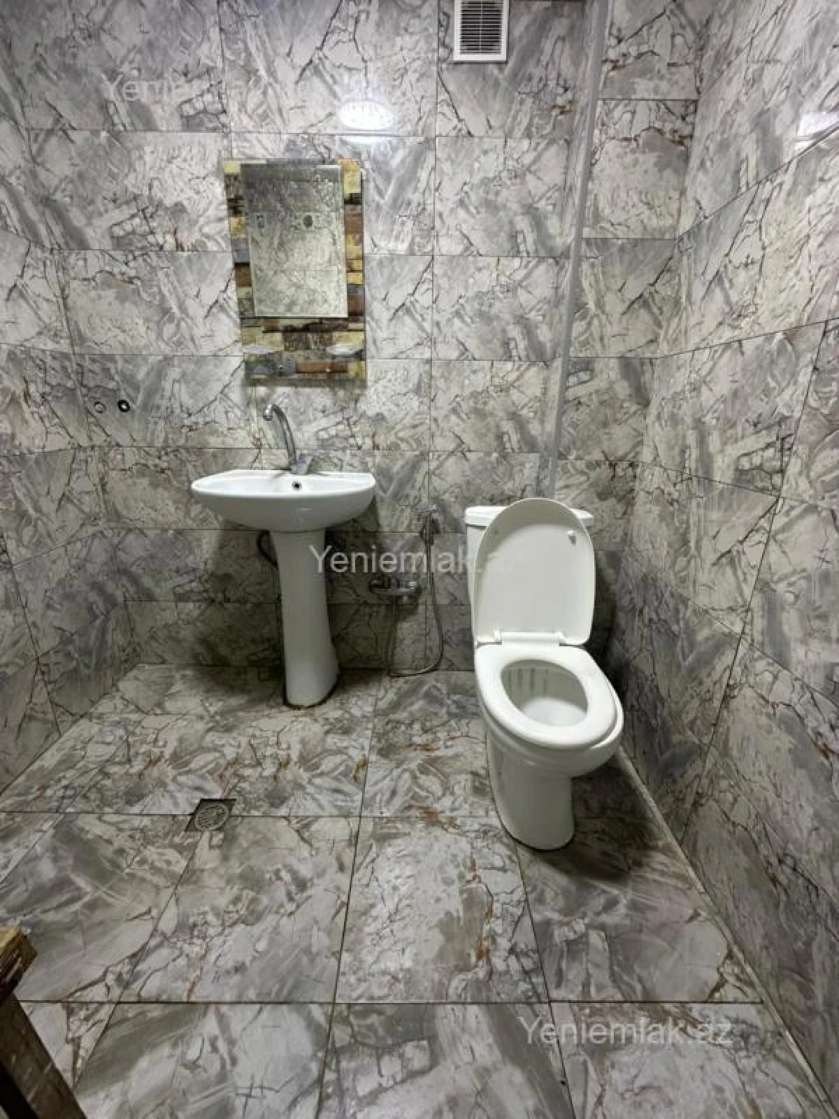 Satılır 1 otaqlı köhnə tikili 40 m²