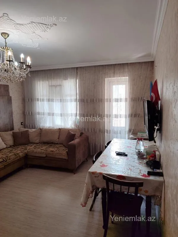 Satılır 4 otaqlı köhnə tikili 105 m²