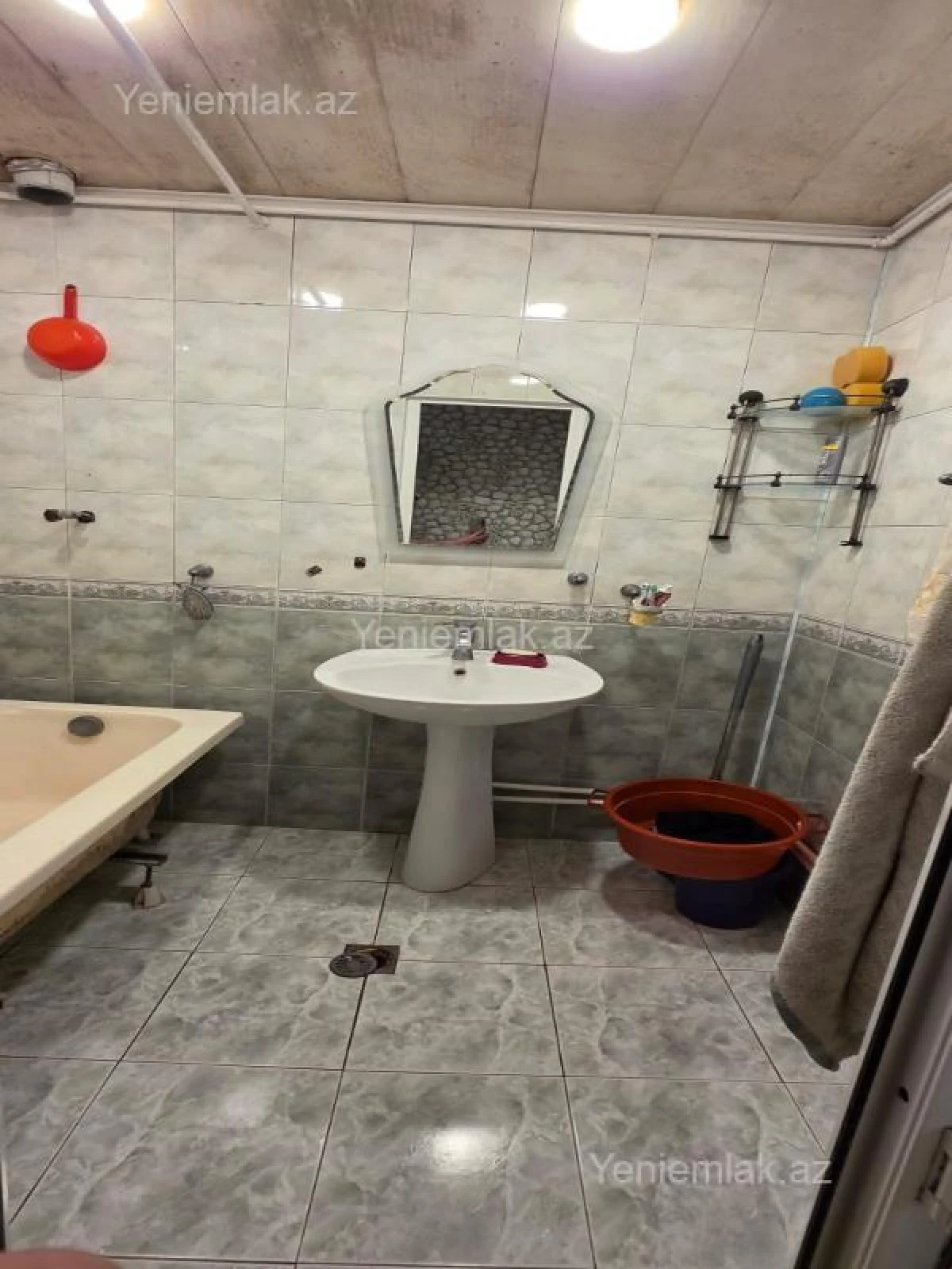 Satılır 2 otaqlı köhnə tikili 58 m²