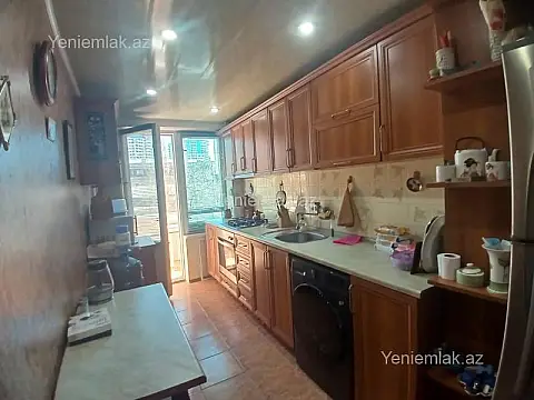 Satılır 3 otaqlı köhnə tikili 90 m²