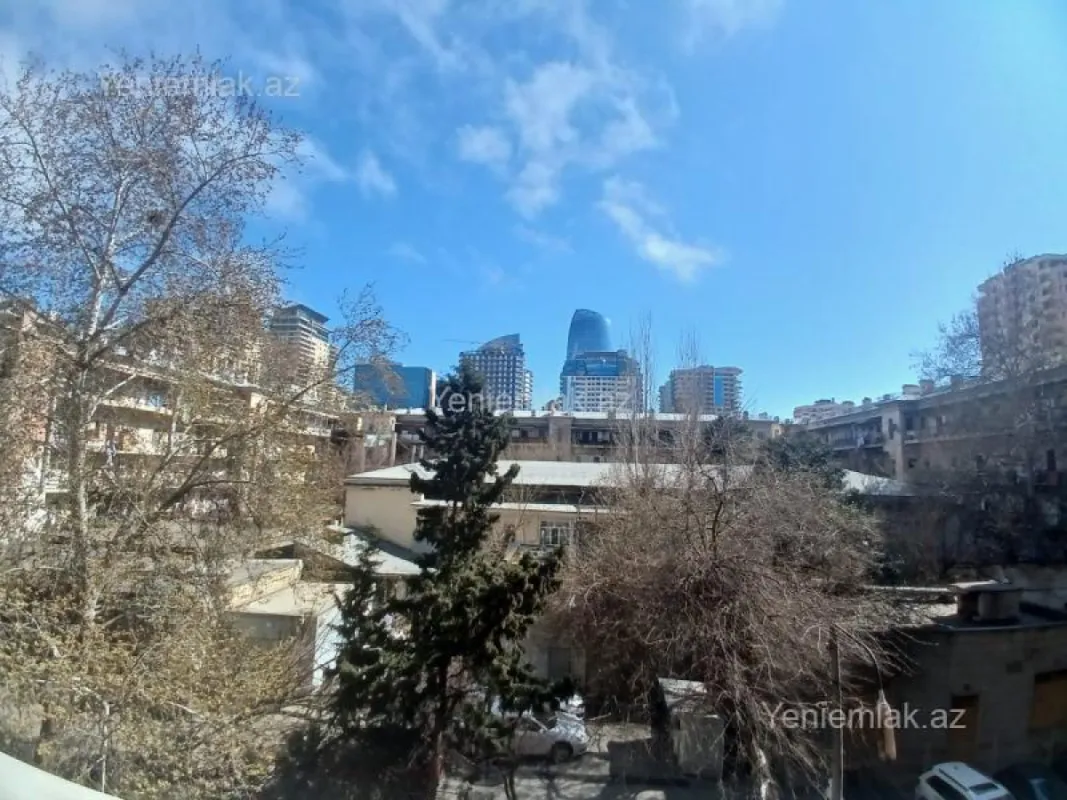 Satılır 3 otaqlı köhnə tikili 90 m²