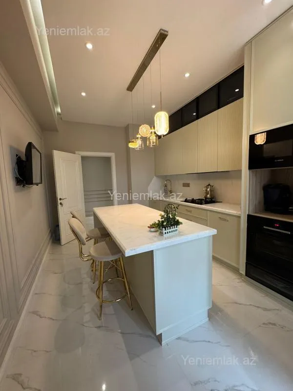Satılır 3 otaqlı yeni tikili 115 m²