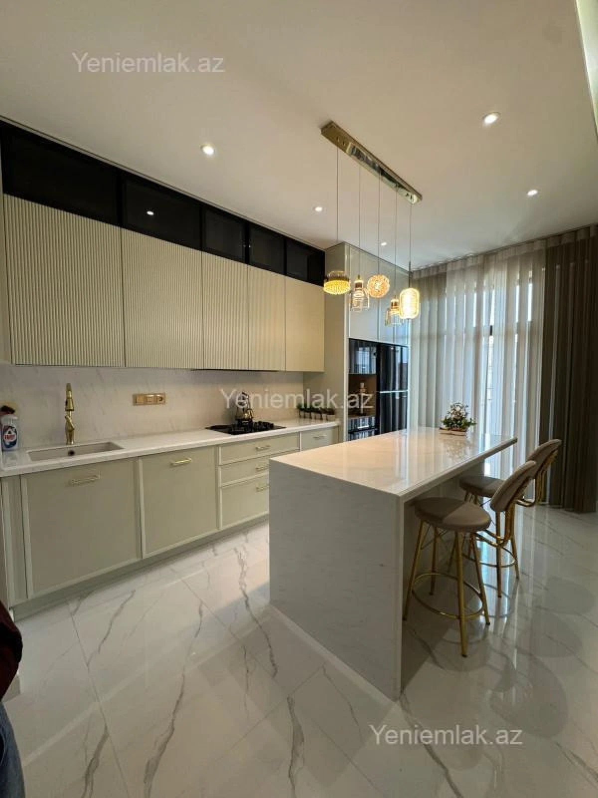 Satılır 3 otaqlı yeni tikili 115 m²