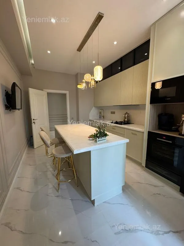 Satılır 3 otaqlı yeni tikili 115 m²