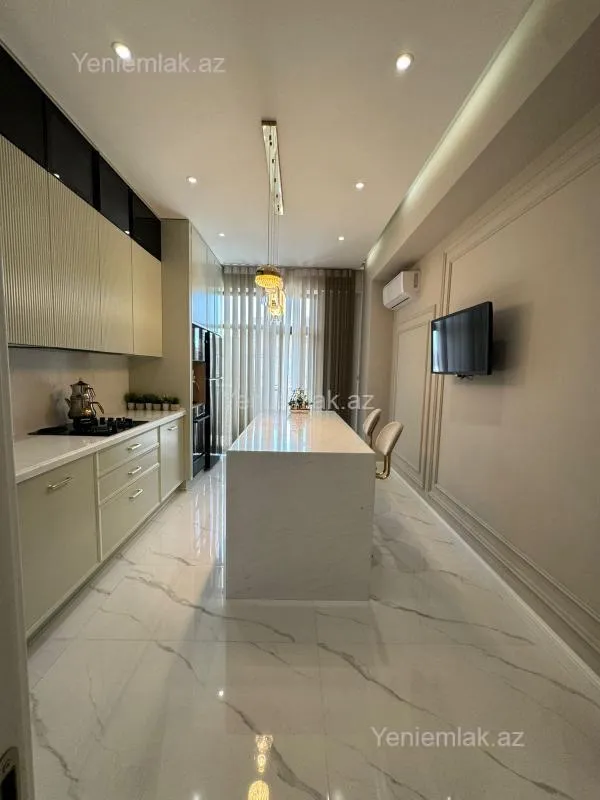 Satılır 3 otaqlı yeni tikili 115 m²