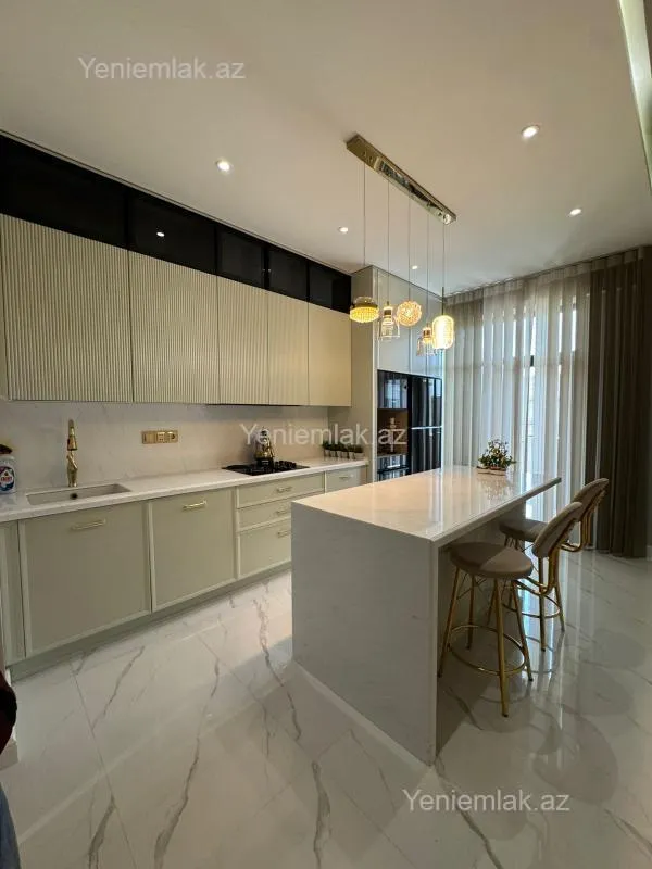 Satılır 3 otaqlı yeni tikili 115 m²
