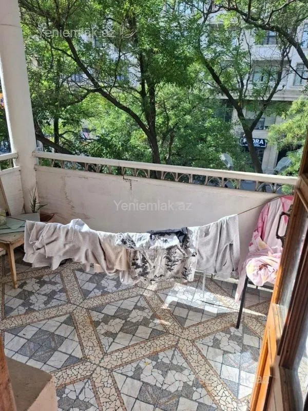 Satılır 3 otaqlı köhnə tikili 75 m²