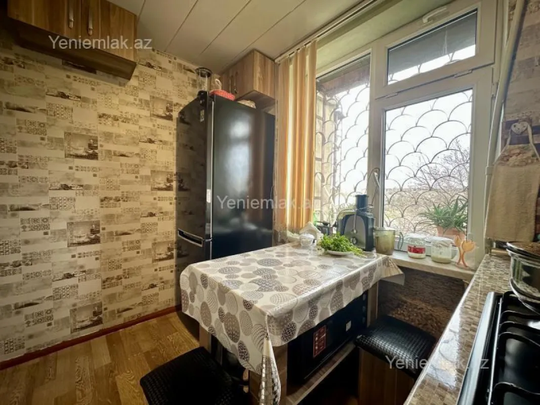 Satılır 2 otaqlı köhnə tikili 50 m²