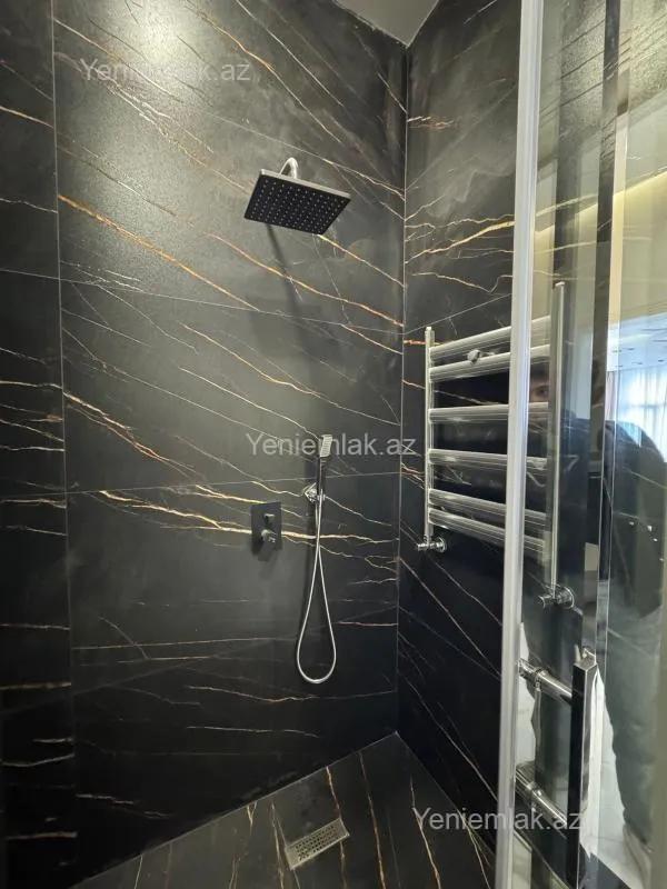 Satılır 3 otaqlı yeni tikili 132 m²