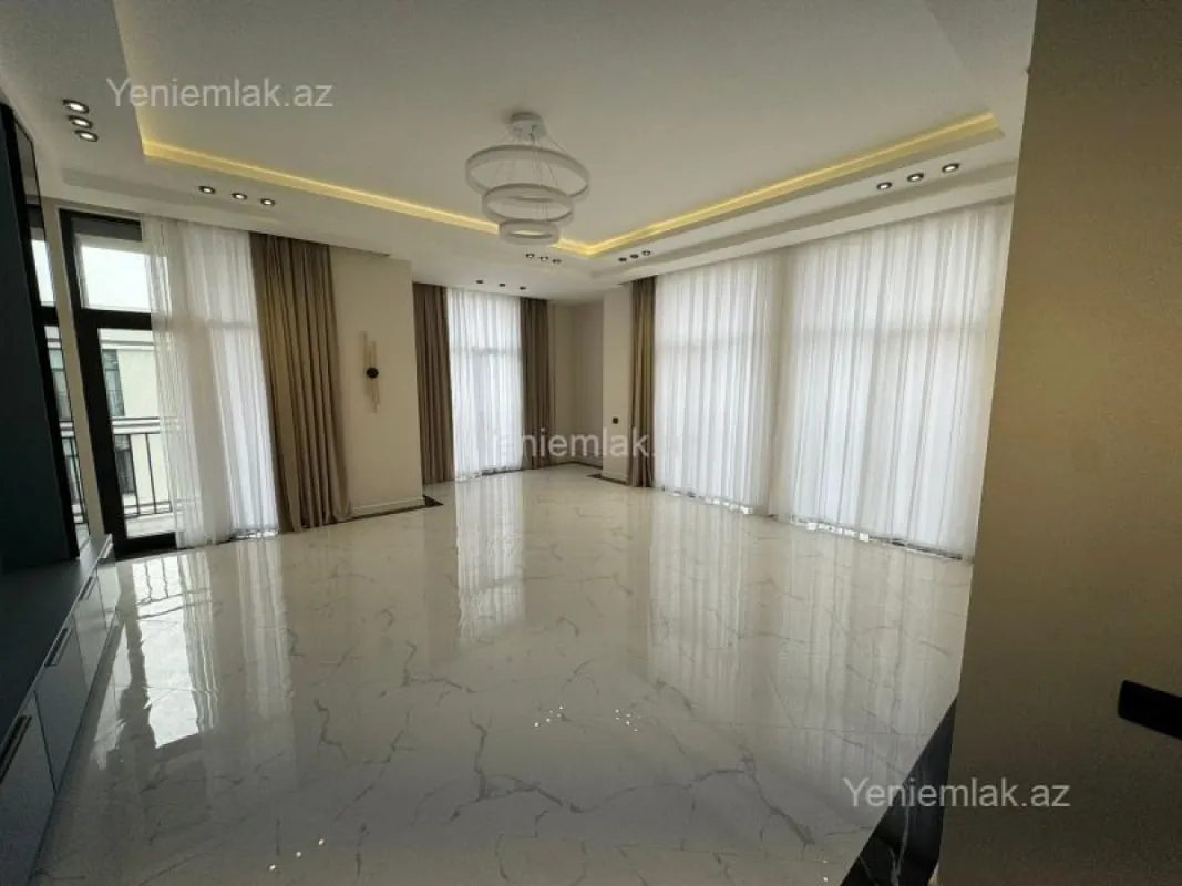 Satılır 3 otaqlı yeni tikili 132 m²