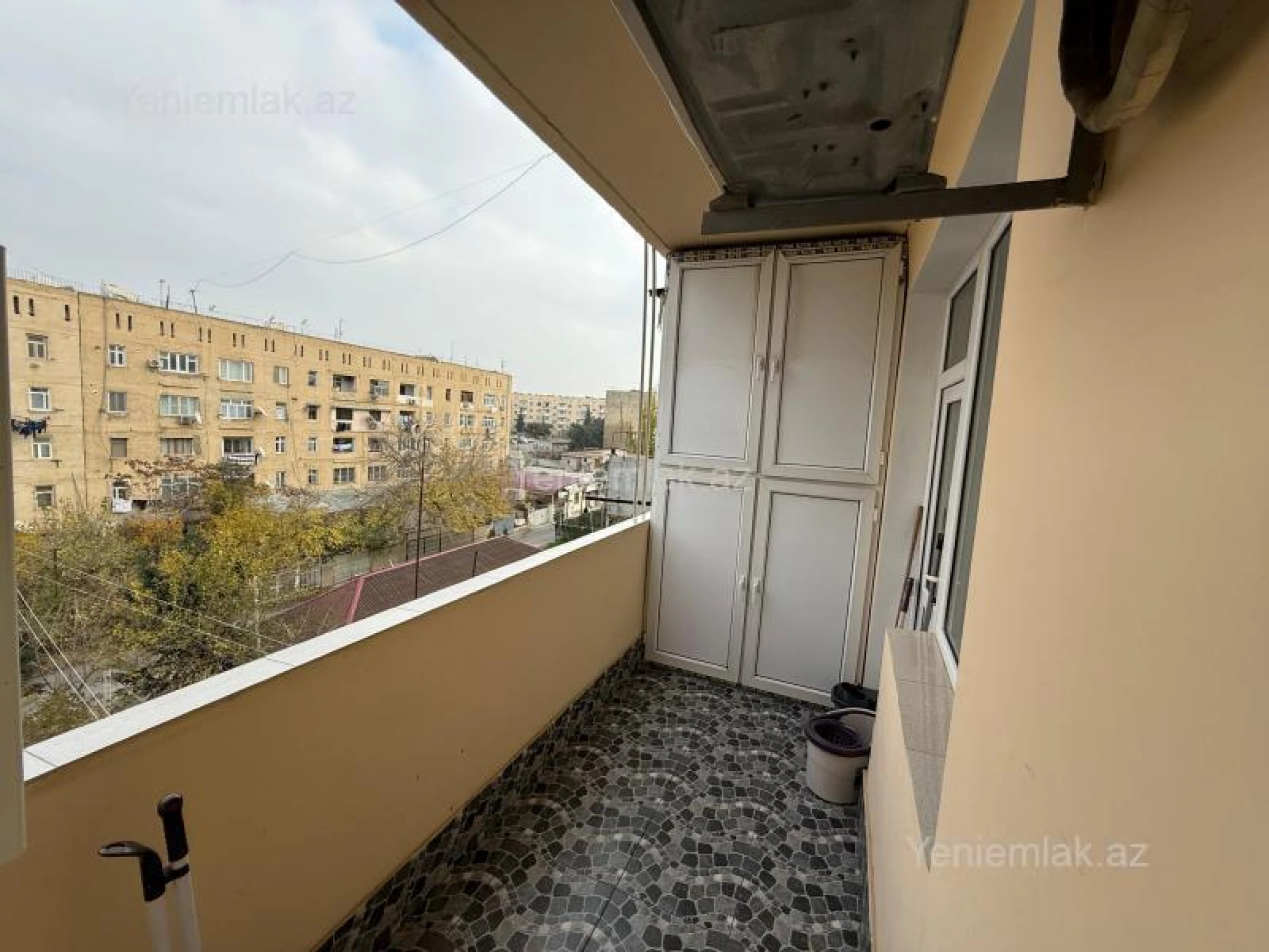 Satılır 3 otaqlı köhnə tikili 95 m²