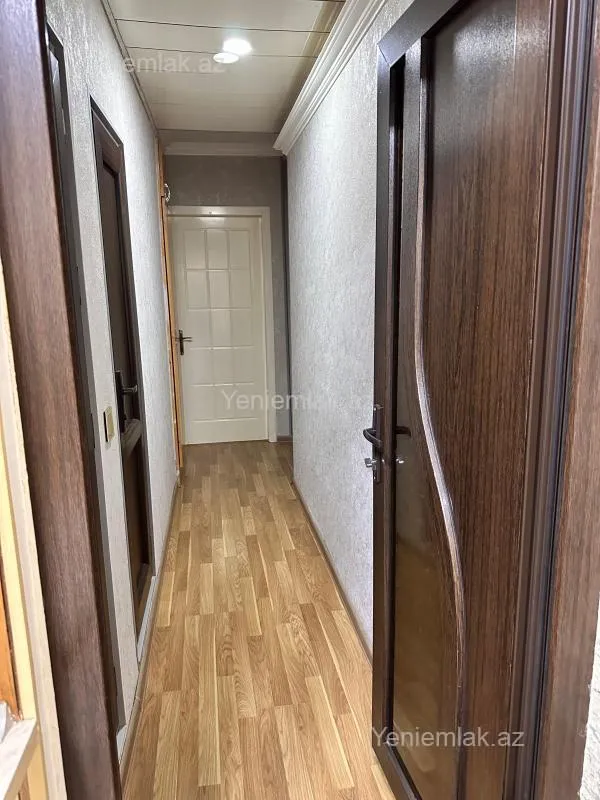 Satılır 4 otaqlı köhnə tikili 100 m²