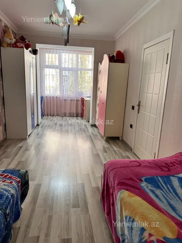 Satılır 4 otaqlı köhnə tikili 100 m²