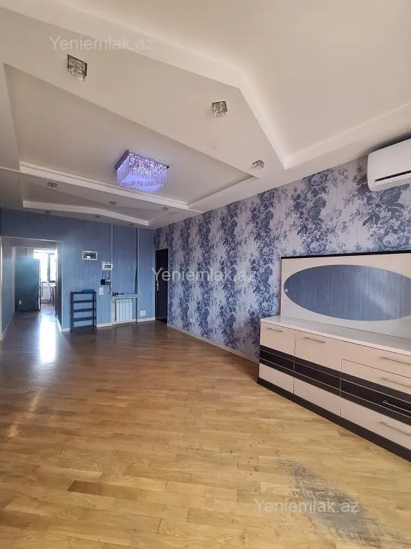Satılır 4 otaqlı köhnə tikili 120 m²