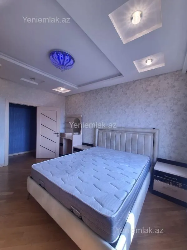 Satılır 4 otaqlı köhnə tikili 120 m²
