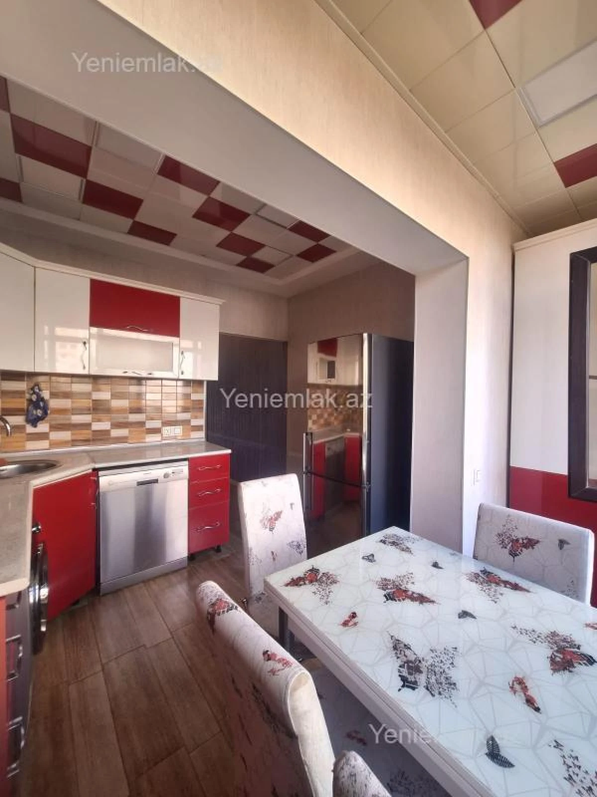 Satılır 4 otaqlı köhnə tikili 120 m²
