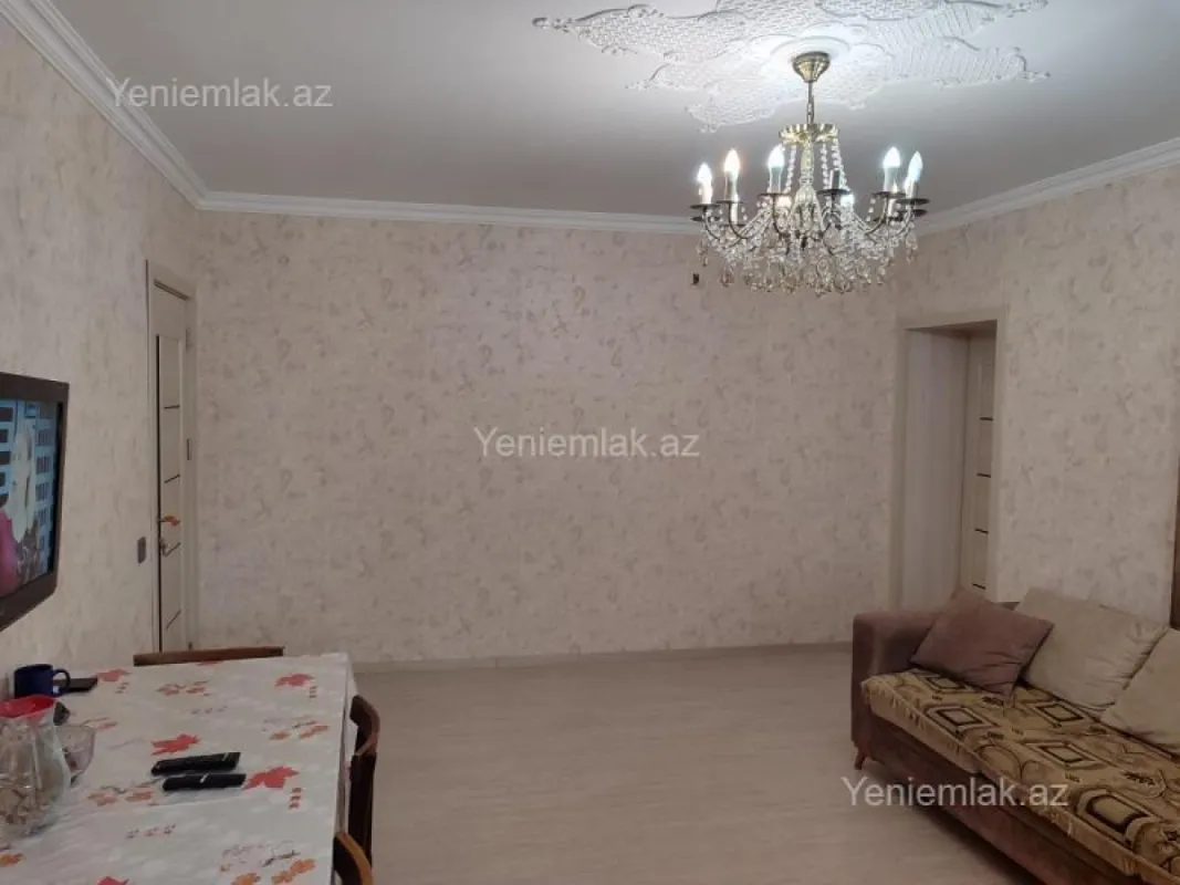 Satılır 4 otaqlı köhnə tikili 105 m²