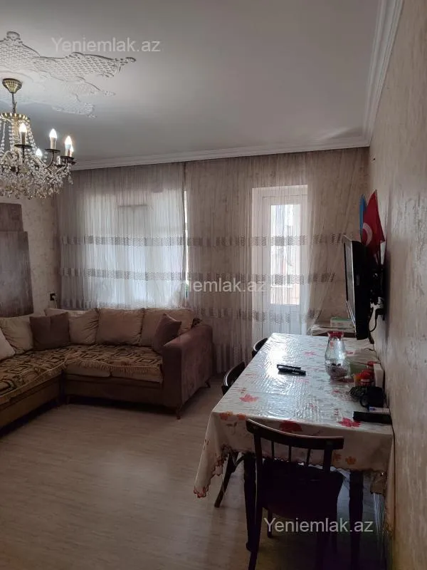 Satılır 4 otaqlı köhnə tikili 105 m²