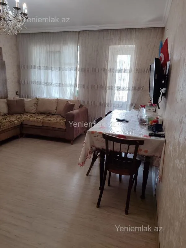 Satılır 4 otaqlı köhnə tikili 105 m²