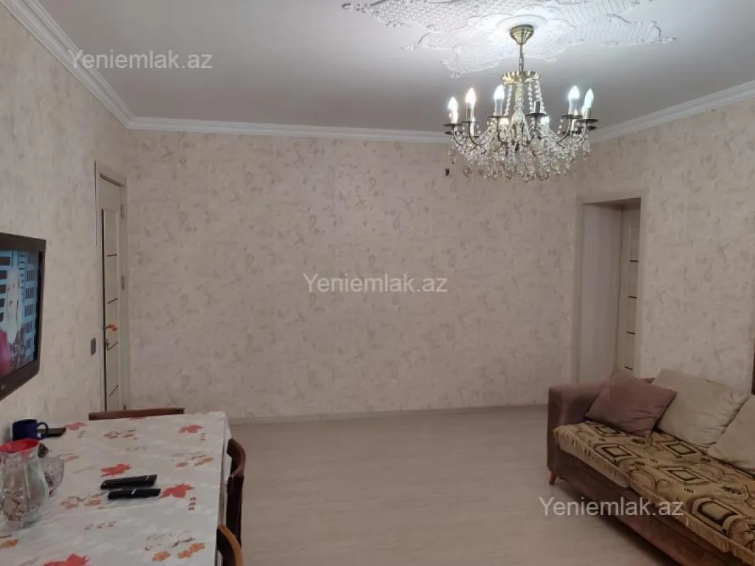 Satılır 4 otaqlı köhnə tikili 105 m²