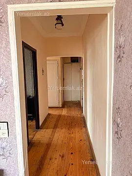 Satılır 2 otaqlı köhnə tikili 70 m²