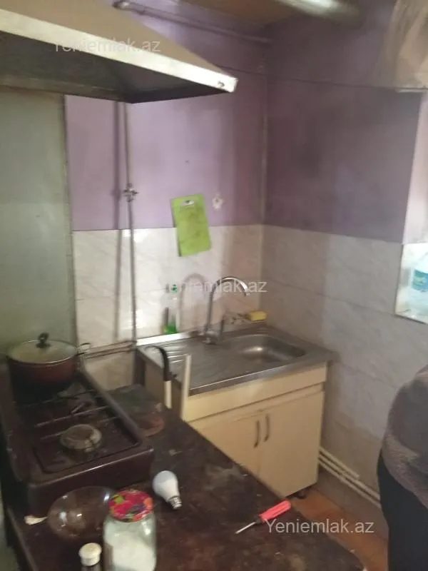 Satılır 1 otaqlı köhnə tikili 35 m²