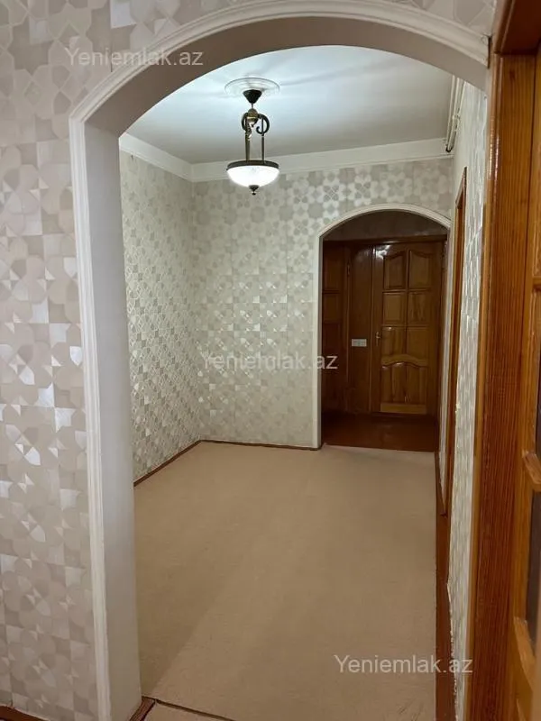 Satılır 4 otaqlı köhnə tikili 110 m²