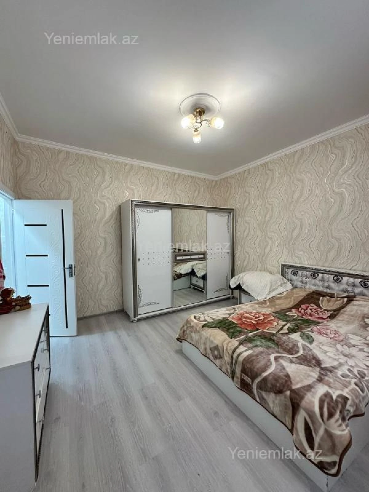 Satılır 2 otaqlı köhnə tikili 65 m²