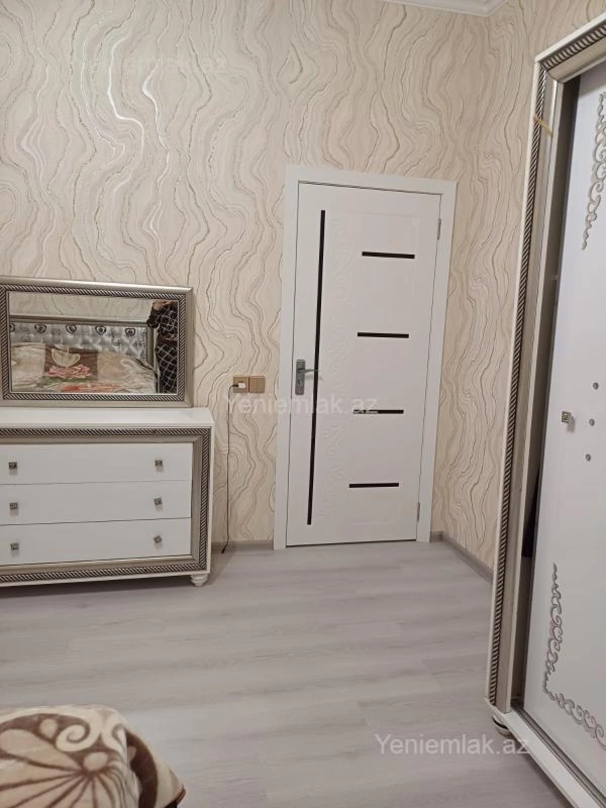 Satılır 2 otaqlı köhnə tikili 65 m²