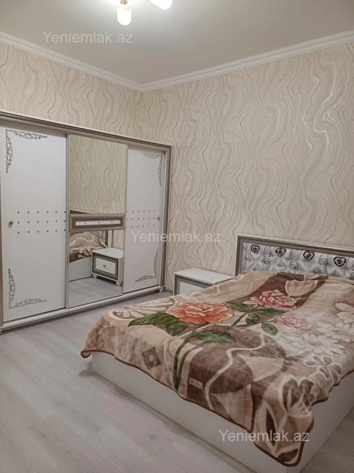 Satılır 2 otaqlı köhnə tikili 65 m²