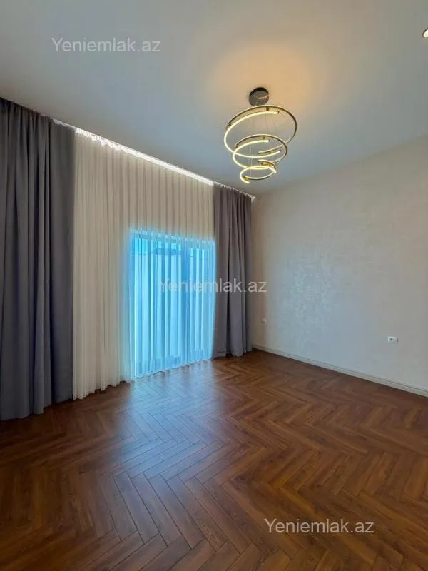 Satılır 5 otaqlı həyət evi 250 m²