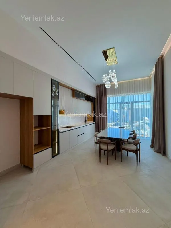Satılır 5 otaqlı həyət evi 250 m²