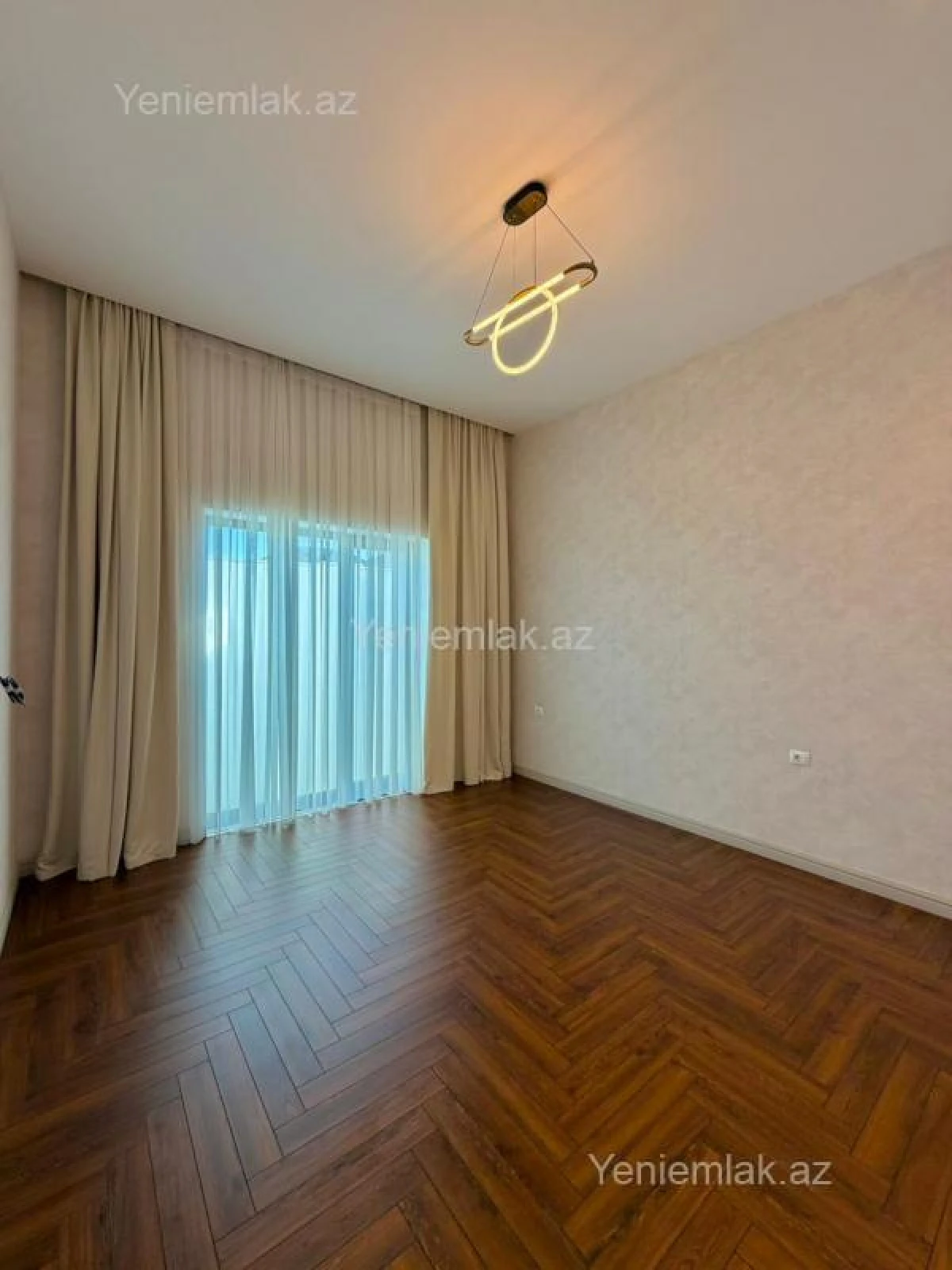 Satılır 5 otaqlı həyət evi 250 m²