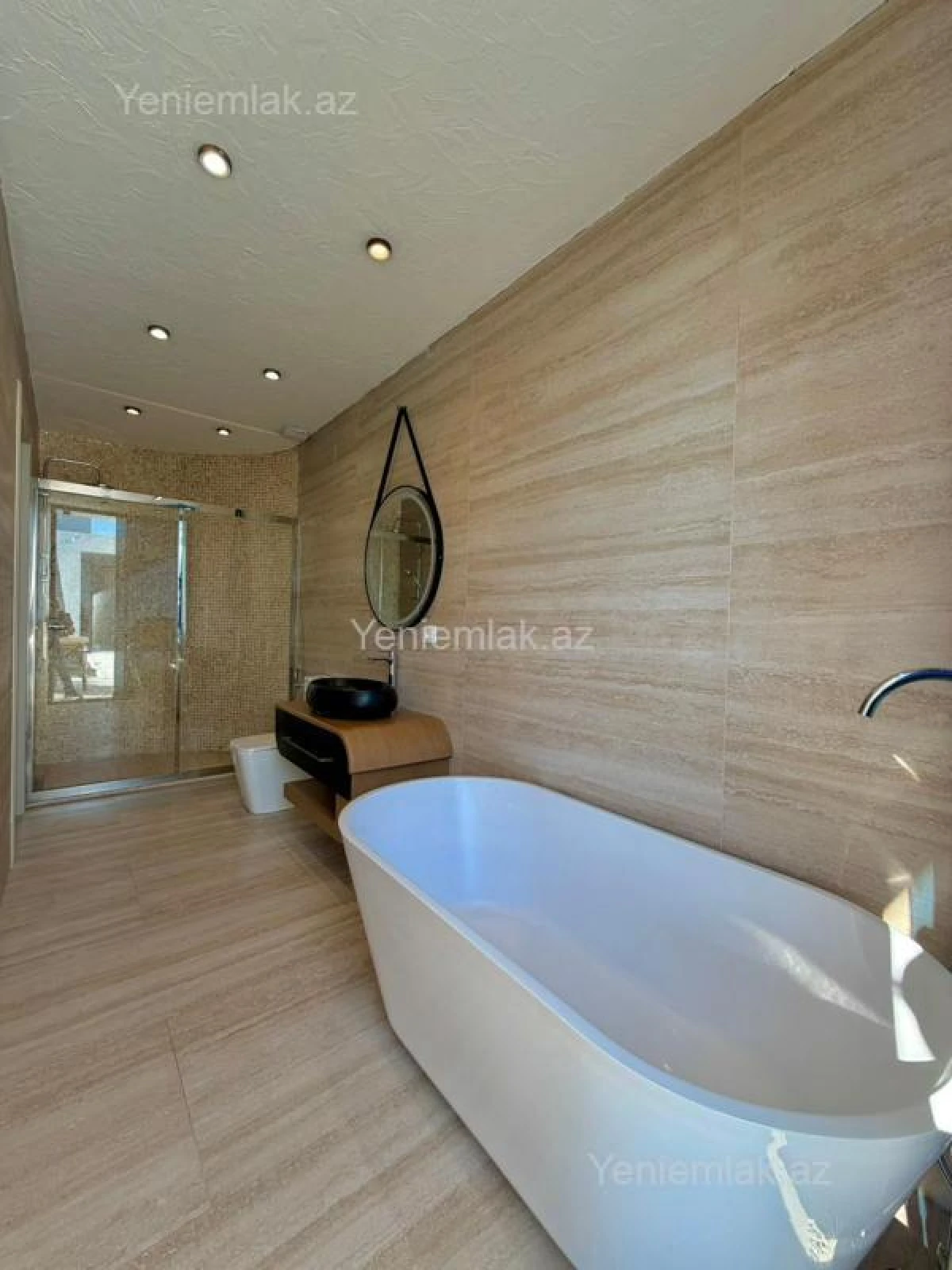 Satılır 5 otaqlı həyət evi 250 m²