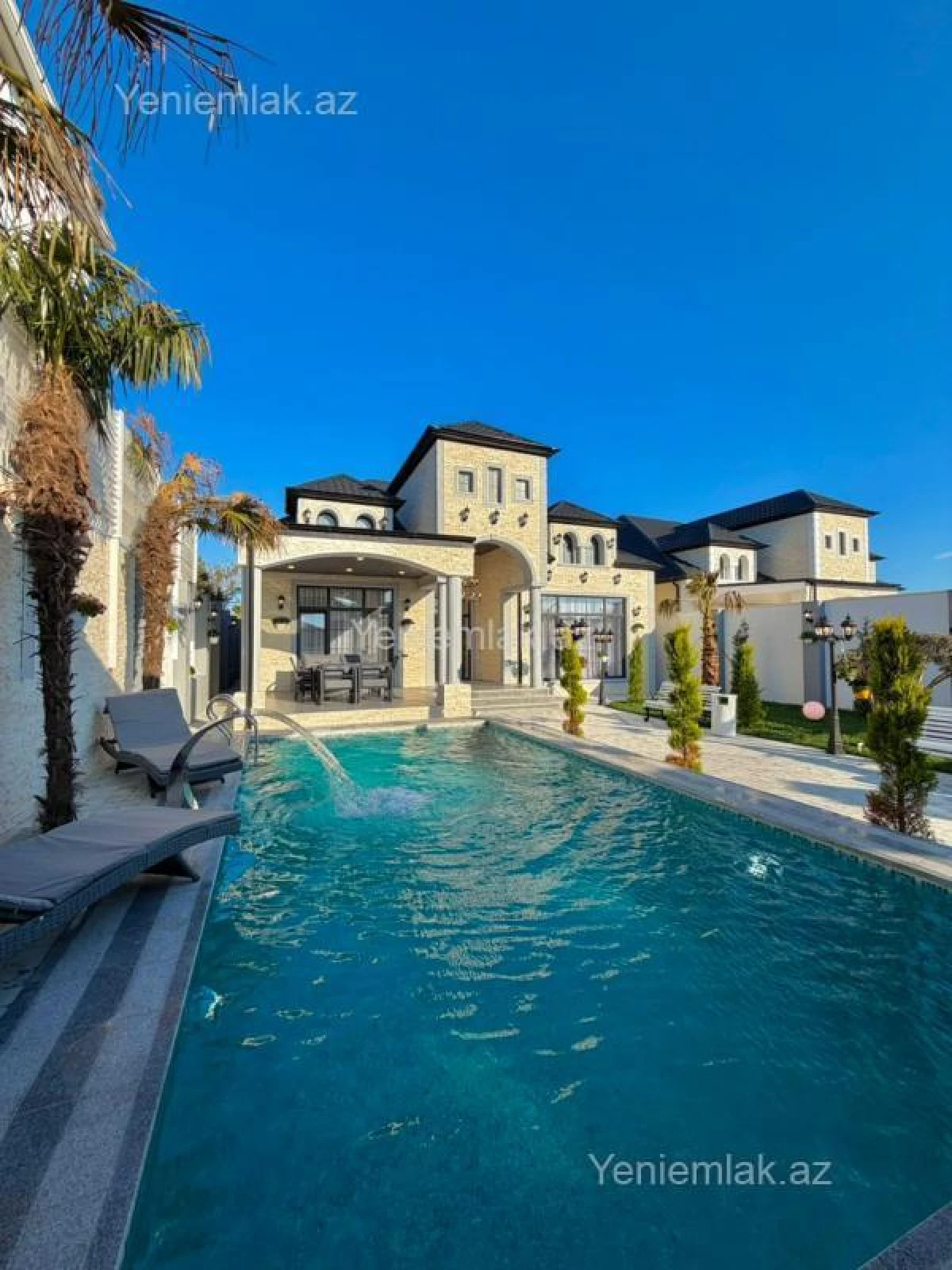 Satılır 5 otaqlı həyət evi 240 m²