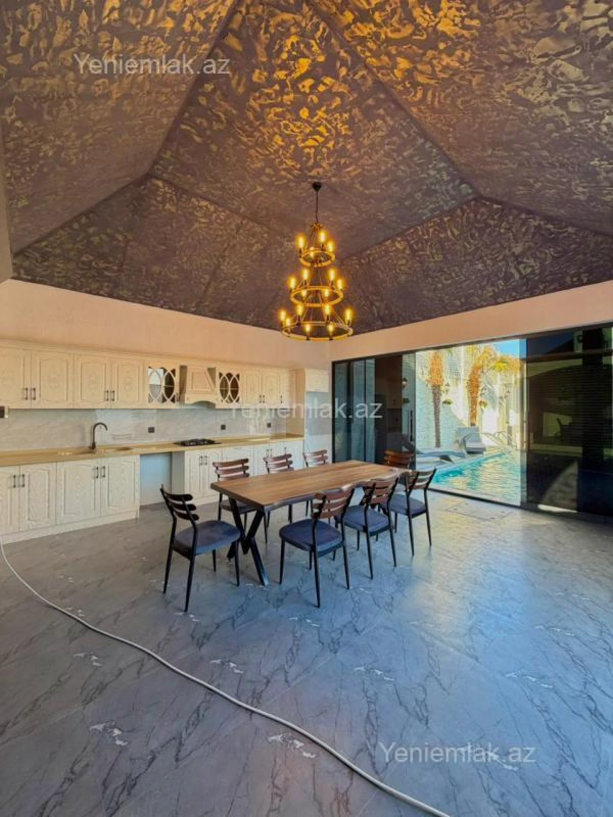 Satılır 5 otaqlı həyət evi 240 m²