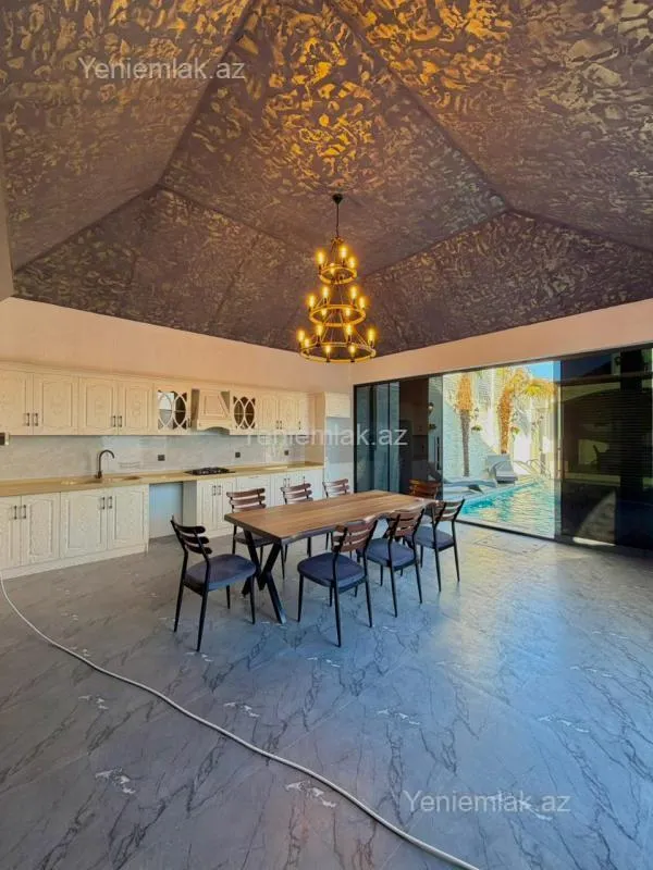 Satılır 5 otaqlı həyət evi 240 m²