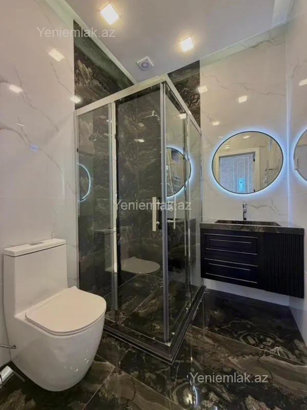 Satılır 5 otaqlı həyət evi 240 m²