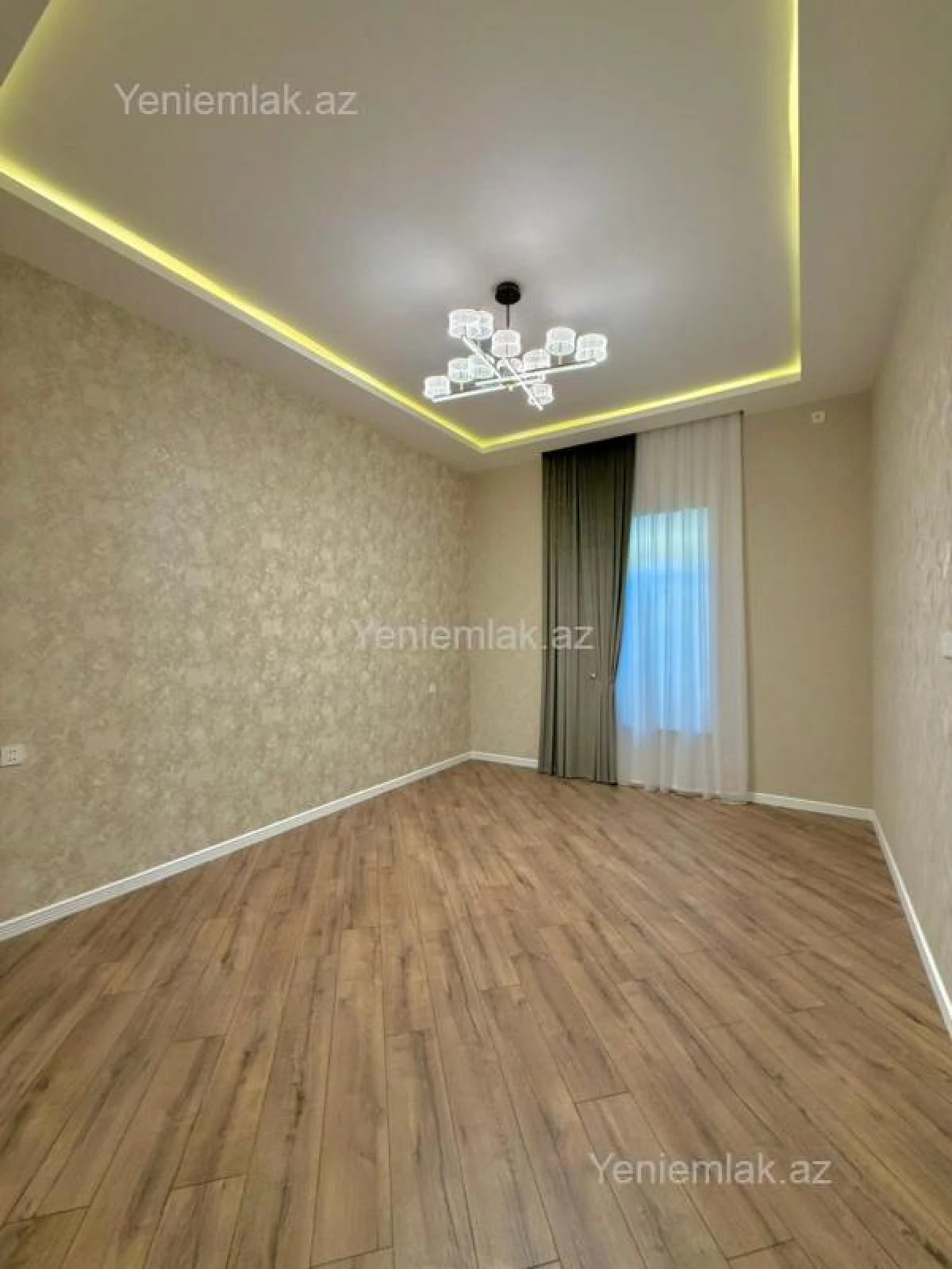 Satılır 5 otaqlı həyət evi 240 m²